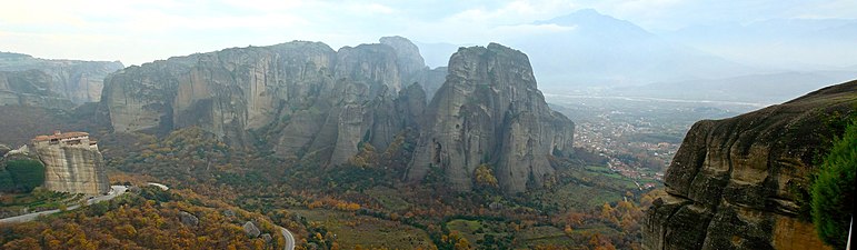 Panorama över klostret Roussanou.