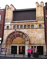 Whitechapel Gallery (1900) Charles Harrison Townsend, un raro esempio degli stili Arts and Crafts e Art Nouveau a Londra.