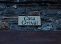 Las casas de san Pedro tienen el nombre inscrito en baldosines encima de la puerta. Algunas tienen nombres que recuerdan a lugares de los alrededores (Griébal).