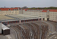 Hauptwerkstatt Seestraße der BVG mit begleitender Blockrandbebauung im innenstadtnahen Ortsteil Wedding