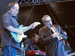 Steely Dan performing in 2007. Walter Becker (l) playing electric guitar, Donald Fagen (r) playing melodica.