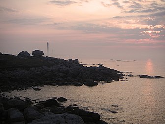 Soleil couchant à Plouguerneau dans le Finistère. En fond, le phare de l'Île Vierge. (définition réelle 1 280 × 960)