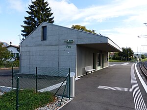 Single-story building on side platform