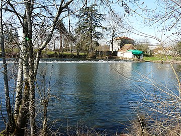 Le barrage du Chambon sur l'Isle entre Chancelade (au premier plan) et Marsac-sur-l'Isle.