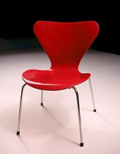 chaise rouge d'Arne Jacobsen