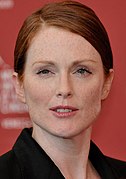 Julianne Moore est Poppy Adams