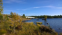 Bron över Pasvikälven vid älvens utlopp ur Enare träsk i Finland, nära gränsen mellan Finland och Ryssland