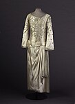 Robe de mariée en satin ivoire (1923), Palais Galliera, musée de la Mode de la Ville de Paris.