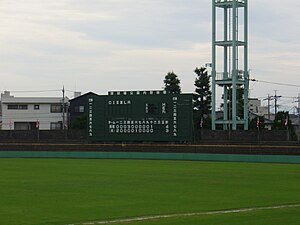 津球場公園内野球場