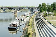 Vistulan Boulevards in Powiśle, in the foreground is the Świętokrzyski Bridge.