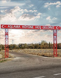 Köyün girişinden bir görünüm