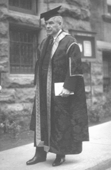 Photo de Edward Wentworth Beatty en tenue d'universitaire.