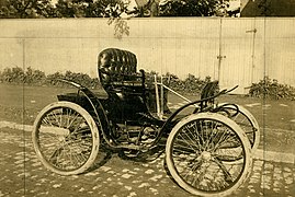 First automobile built by the St. Louis Motor Carriage Company. The car was completed in late April or early May of 1899 and sold to A.L. Lambrechts of St. Louis.