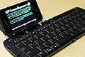 モバイル機器用の折り畳めるキーボード