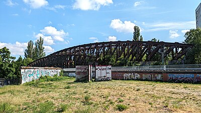 Erhaltener Mauerabschnitt an der Liesenstraße (Blick nach Nordost, 2024)