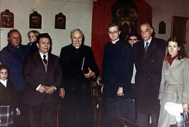Marcel Lefebvre fue excomulgado (1988); aunque su movimiento preconciliar (opuesto al Vaticano II) no ha llegado a ser considerado cismático; de hecho, se ha producido un acercamiento de posturas (levantamiento de la excomunión a sus sucesores en 2009).