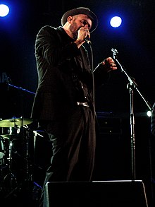 Mark Eitzel performing with American Music Club, 2008