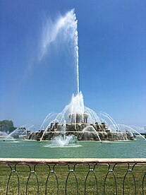 La Buckingham Fountain est une fontaine interactive située sur Columbus Drive et Congress Parkway au centre de Grant Park. (définition réelle 3 800 × 3 700)