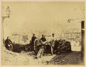 Pièce d'artillerie positionnée, en 1871, à l'angle de la rue des Rosiers et de la rue de la Bonne, à Montmartre[1].