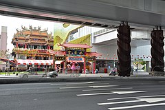 水安宮駅出入口と駅名の由来となった水安宮