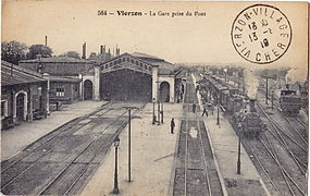 Carte postale de l'intérieur de la gare, avec sa marquise, dans les années 1910