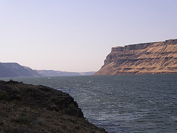 View from the northern end toward the south within the Wallula Gap