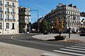 Immeuble haussmannien situé au centre, entre la rue Devosges et le Boulevard de Brosses.