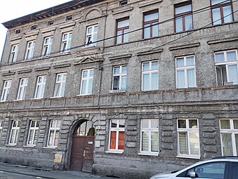 Main frontage on the street