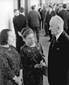 À une réunion du Conseil d'État de la RDA, Ilse Rodenberg avec Lea Grundig et Alfred Kurella (1969).