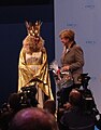 Bundeskanzlerin Angela Merkel erhält auf dem CSU-Parteitag am 12. Dezember 2014 in Nürnberg vom Nürnberger Christkind und Horst Seehofer ein Geschenk.