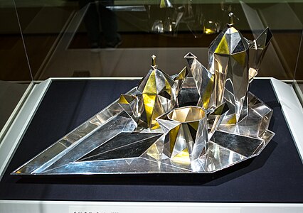 Cubist influences – Cubic coffee service, by Erik Magnussen (1927), silver, in a temporary exhibition called the "Jazz Age" at the Cleveland Museum of Art, US