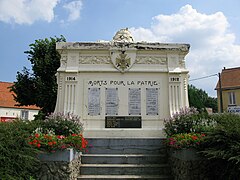 Le monument aux morts.