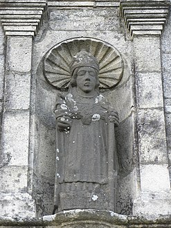 Statue of Saint Éguiner in the church porch.