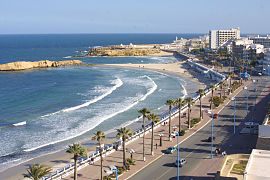 Vue sur la corniche de Monastir.