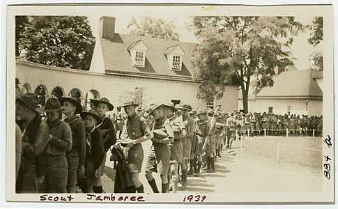 Line to get in George Washington's home on the Mount Vernon grounds