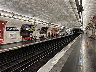 Les quais de la station, vus vers Porte Dauphine.