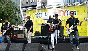 Sugar Ray performing in Los Angeles in June 2009. From left to right: Rodney Sheppard, Mark McGrath, Craig Bullock, Stan Frazier, and Murphy Karges