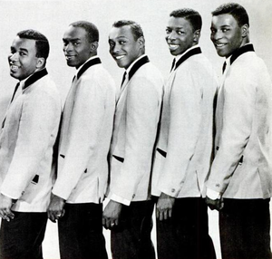 The Spinners в 1965 році. Зліва направо: Біллі Гендерсон, Едгар Едвардс, Боббі Сміт, Генрі Фамбро та Первіс Джексон.