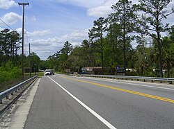 Westbound US 98 as it enters Newport from the George Nesmith Bridge.