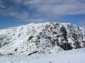 Vue de la montagne depuis l'est.