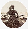 Photographie d'une femme aux avirons (vers 1890), National Media Museum/Kodak Museum.