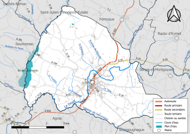 Carte en couleur présentant le réseau hydrographique de la commune