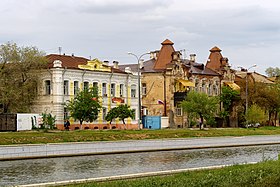 Вид с южной стороны канала на северную между улицами Дарвина и Мечникова