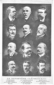 Carte postale présentant les portraits en médaillon des douze membres du gouvernement.