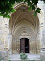 Le porche de l'église, côté ouest.