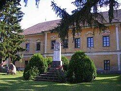 Former county hall in Kemence