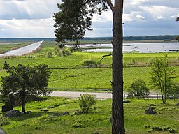 Kvismare kanal och en del av återskapade Kvismaresjöarna.