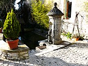 La fontaine-lavoir.