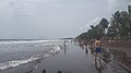 Touriste sur la plage de Limbe.