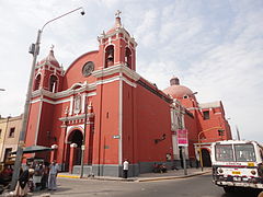 La iglesia de Santa Ana, al final del jirón